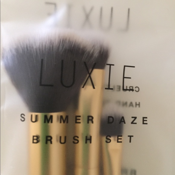 **SOLD**Luxie Summer Daze 3 Piece Brush Set - Picture 3 of 4